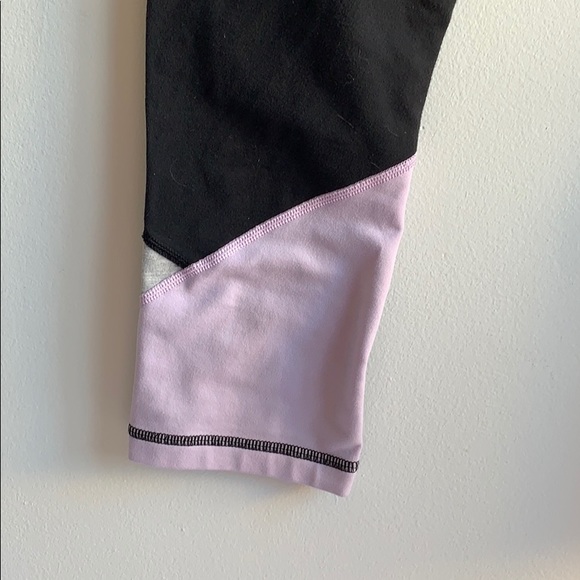 Lululemon Capri Pants Sz 4 Black and Light Purple - Picture 6 of 9